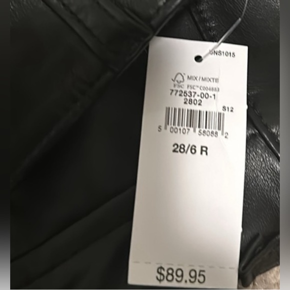 ❤️❤️GAP High Rise '90s Loose Vegan Leather Cargo Pants❤️❤️ - Picture 3 of 3